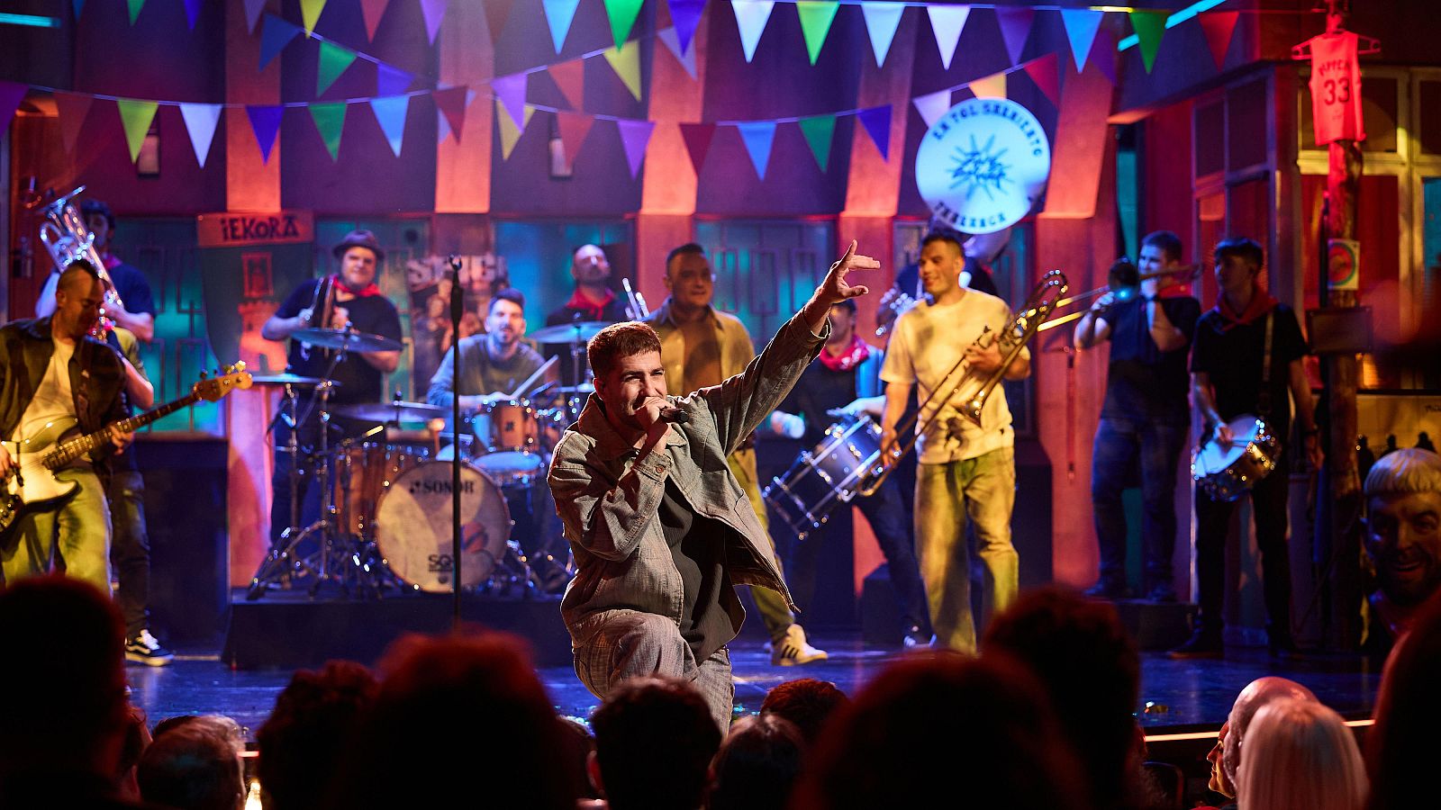 El grupo alavés En Tol Sarmiento monta la verbena en La Revuelta 2/3/26