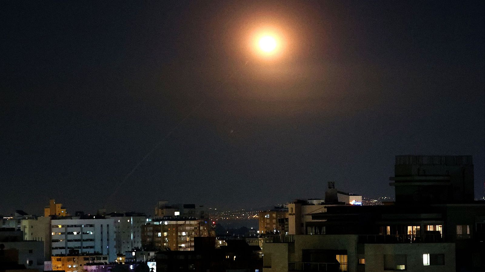 Nuevos ataques contra Arabia Saudí, Kuwait y Catar como respuesta a la ofensiva de EE.UU. e Israel en Oriente Próximo