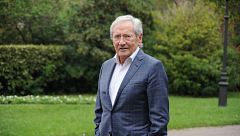Adiós al maestro entre gaitas y flores: así ha sido la emotiva despedida a Fernando Ónega en la Casa de Galicia