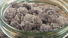 ¿Sabes de qué está hecha la violeta, el dulce más famoso de Madrid? ¡Lo descubrimos paso a paso!
