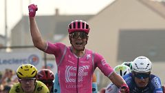 Luke Lamperti se impone en un sprint muy ajustado en la primera etapa de la París Niza