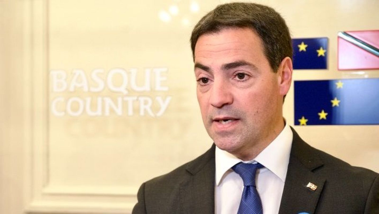 Imanol Pradales, lehendakari, atiende a los medios durante viaje oficial en Bruselas