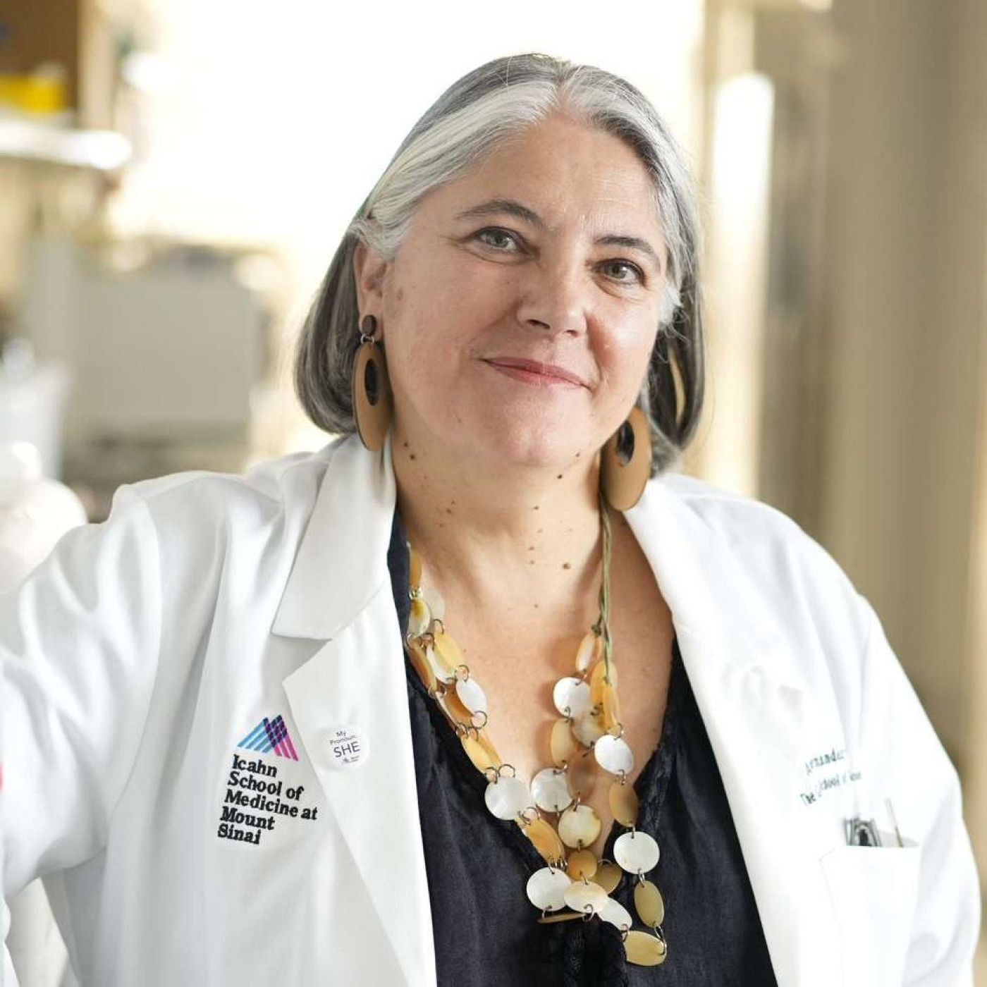 La cacereña Ana Fernández-Sesma es directora del Departamento de Microbiología del Icahn School of Medicine at Mount Sinaí, en Nueva York. Tiene el premio Zendal por su trayectoria científica internacional.