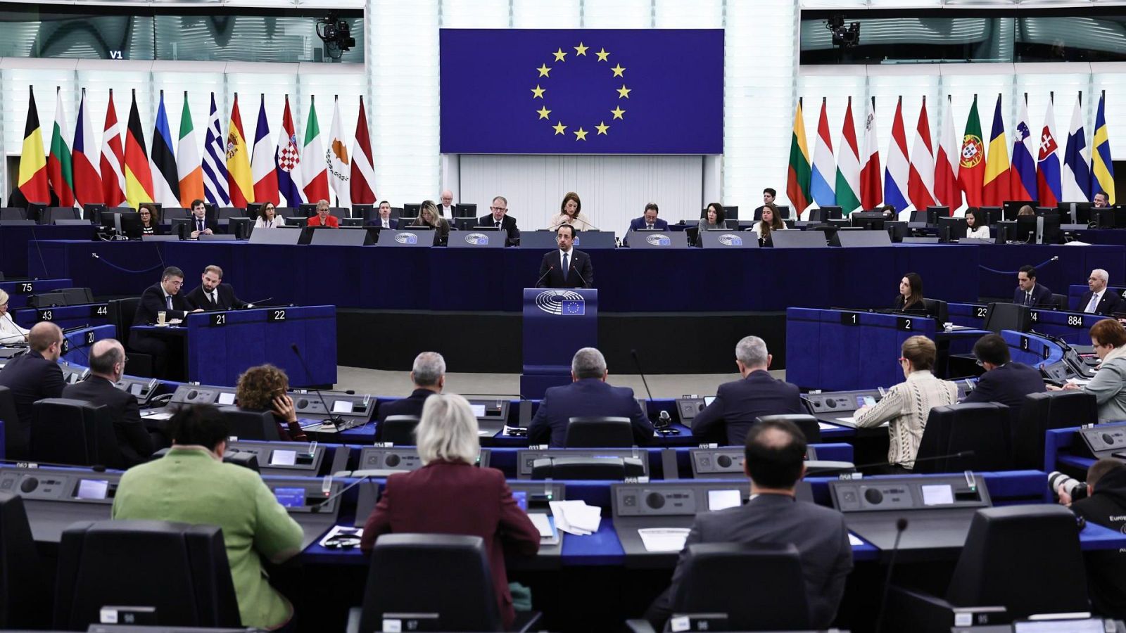 El presidente de Chipre, Nikos Christodoulides, en el Parlamento Europeo durante el debate sobre la estrategia de paz y diálogo de la UE.