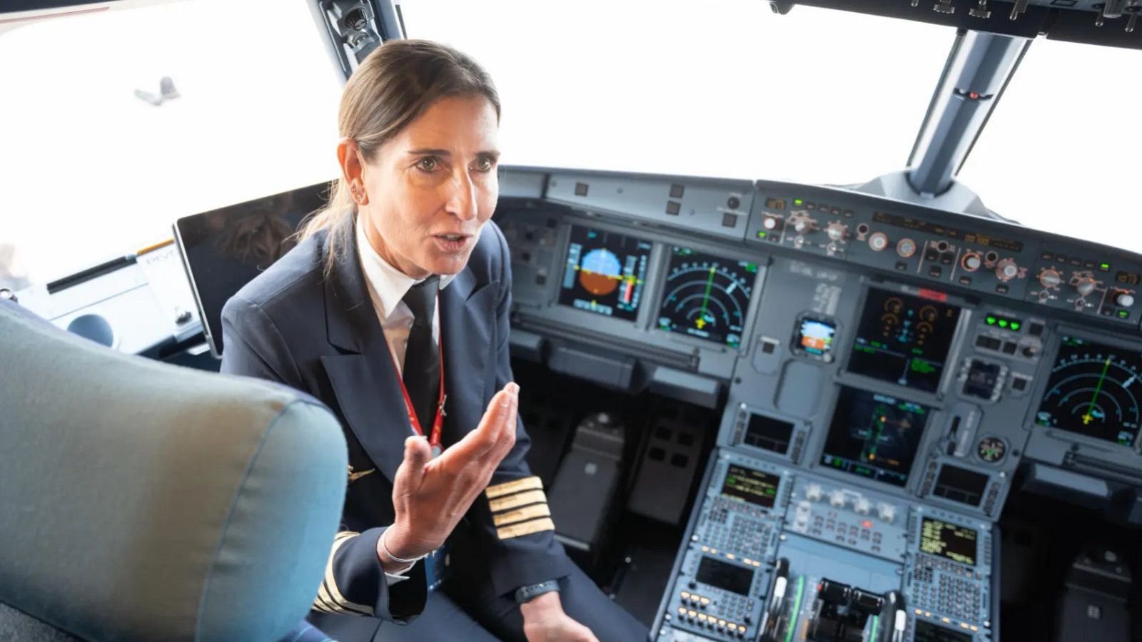 Betty Guasch, piloto de aviones comerciales y jefa de flota de corto y medio radio de Iberia.