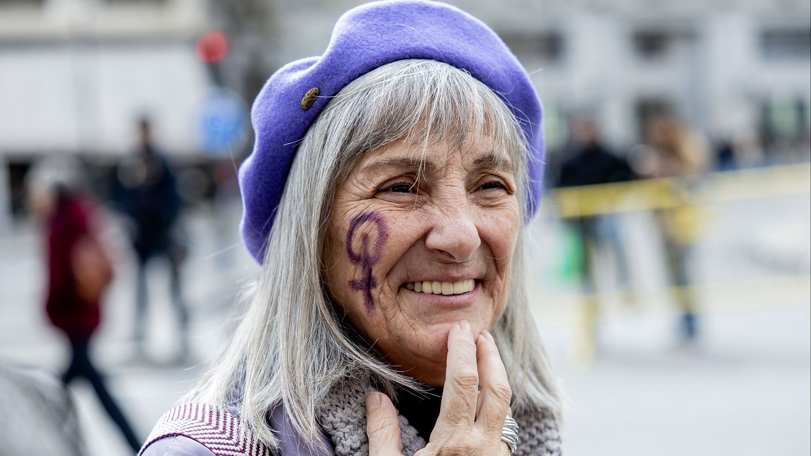 Una participante en la manifestación convocada por el Movimiento Feminista de Madrid este 8M