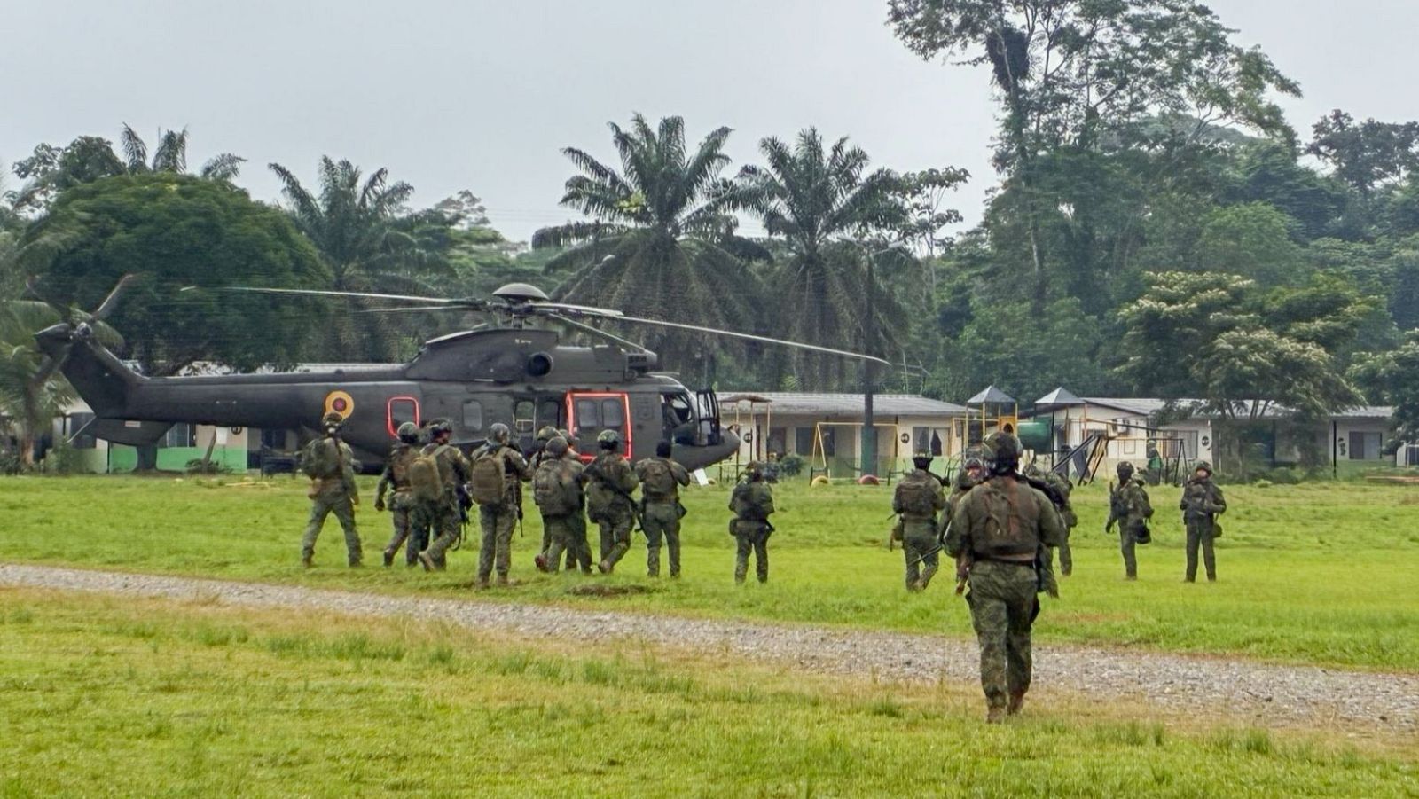 Las Fuerzas Armadas de Ecuador, en colaboración con EE.UU.,  destruyeron un campamento de entrenamiento de los Comandos de la Frontera.