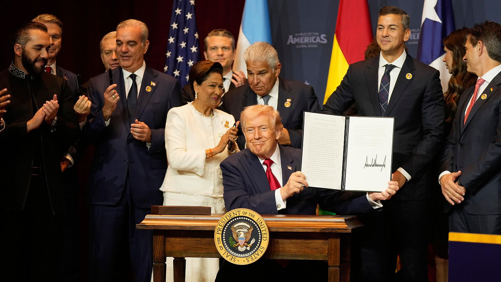 Trump afirma que Cuba está "en sus últimos momentos de vida"