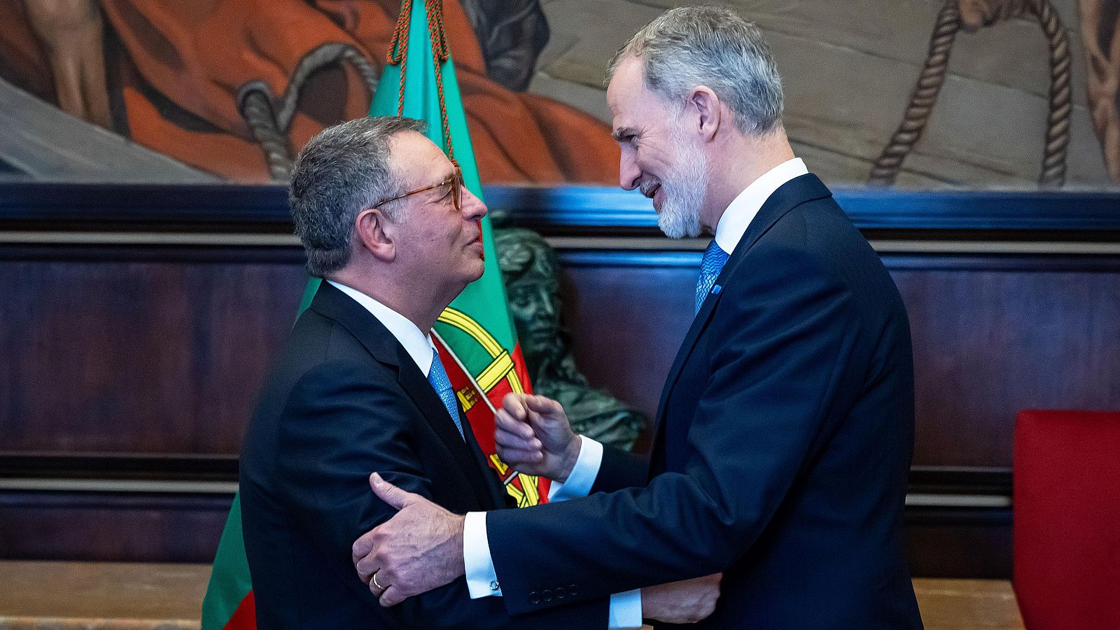 El nuevo presidente de Portugal, Antonio Jose Seguro, saluda a Felipe VI