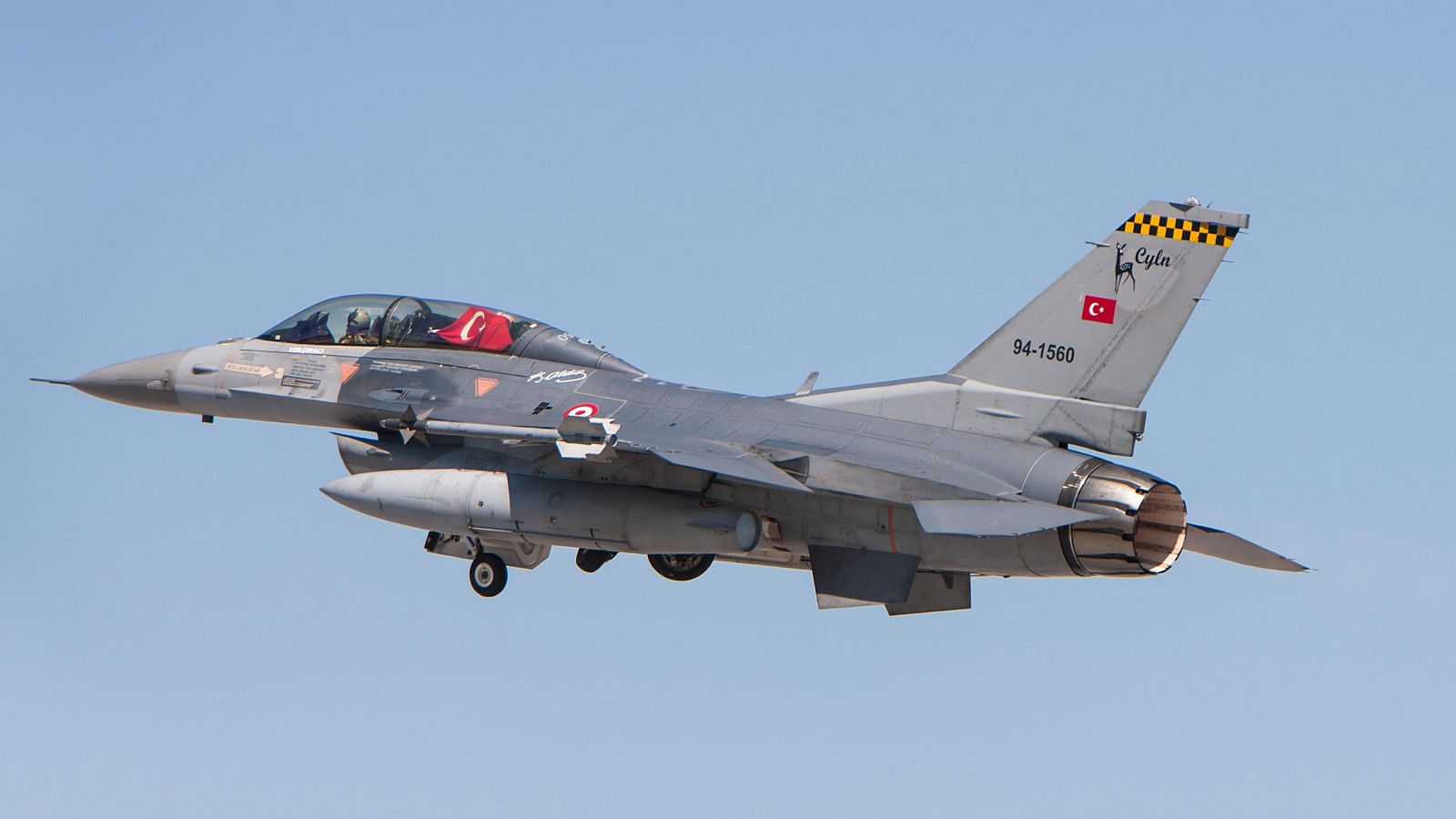 Turquía envía cazas F-16 al norte de Chipre