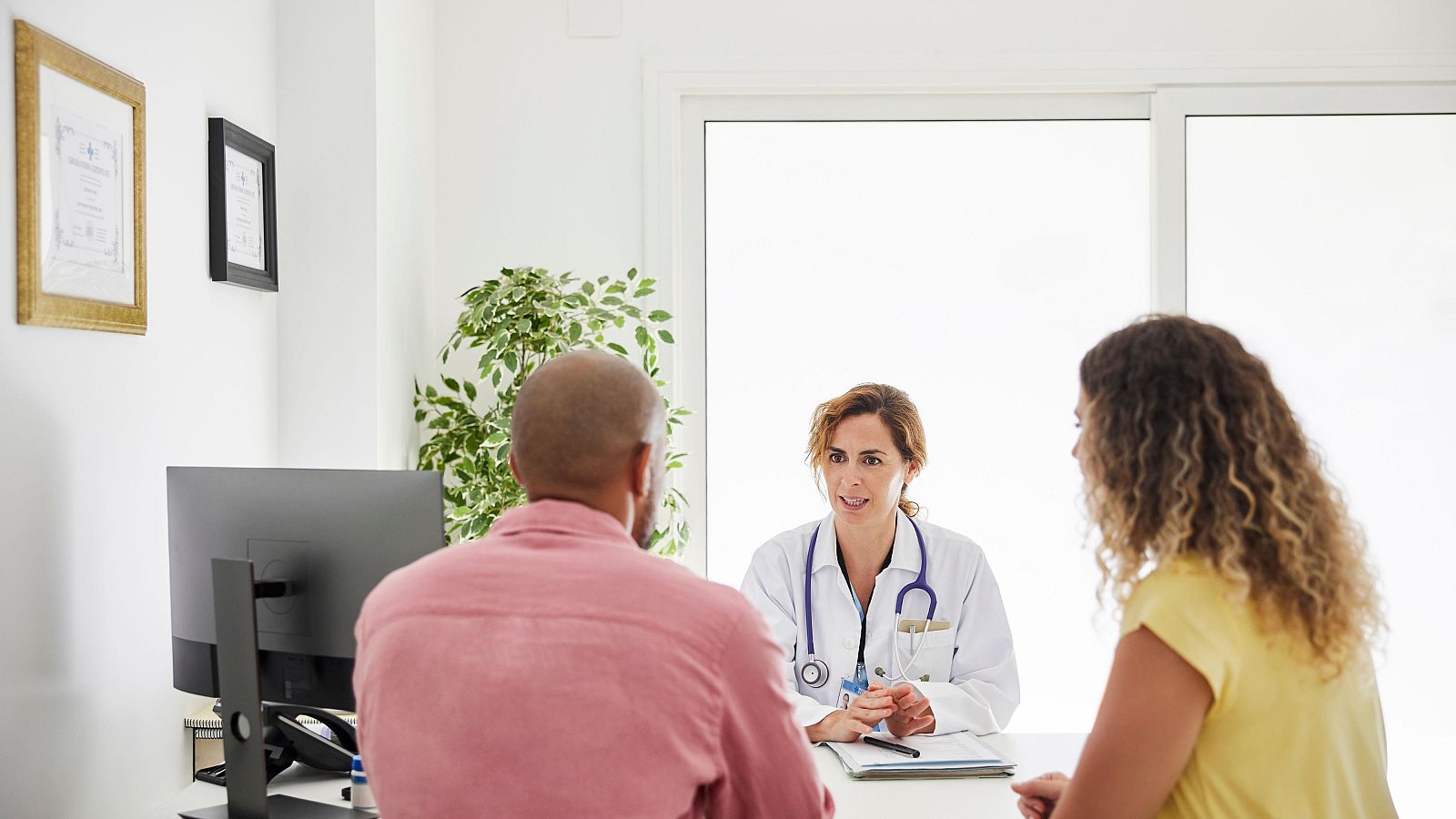 Las agresiones a médicos en España alcanzan en 2025 su cifra más alta