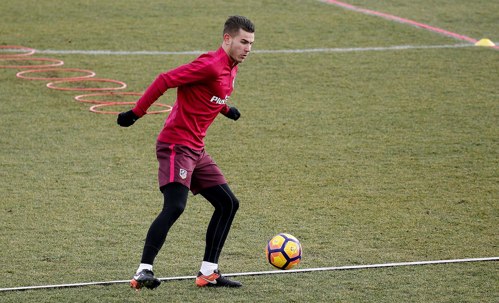 Lucas Hernández, en un entrenamiento del Atlético hace unas semanas