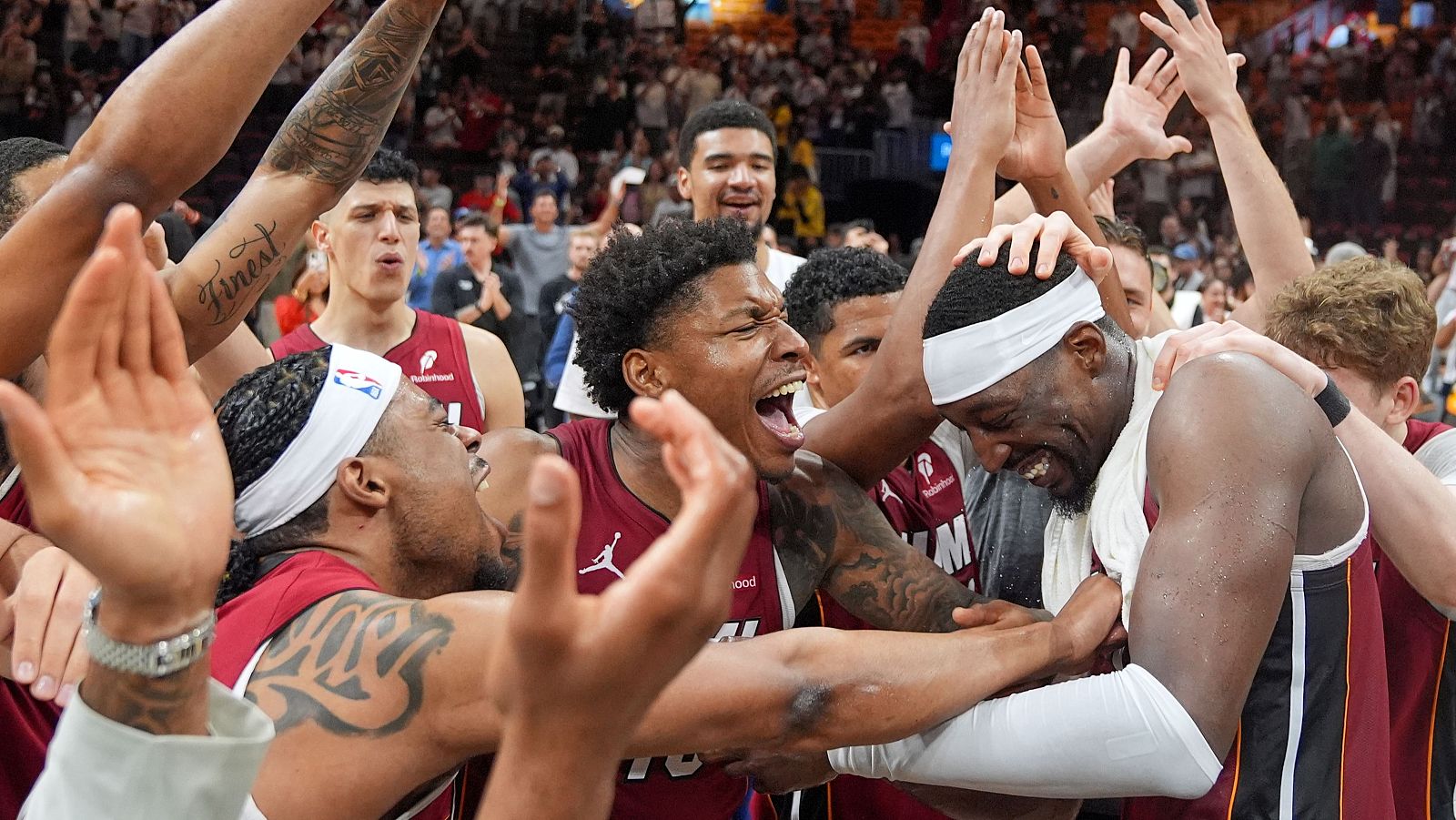 Su nombre ya está junto al de Kobe y Champberlain.