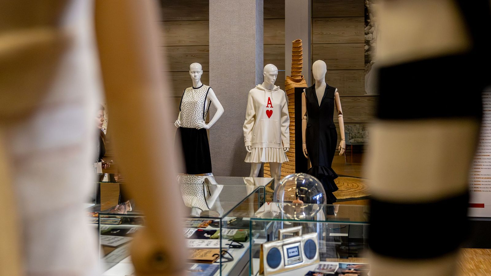 El Museo del traje expone la genialidad de David Delfín y abre la maratón de desfiles en Madrid