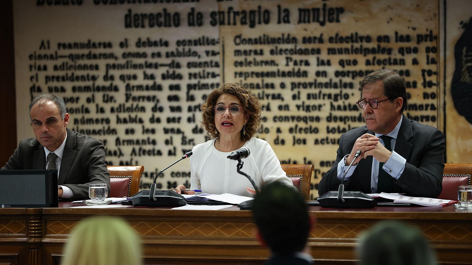 Montero dice que mantendrán la inversión en defensa y que será compatible con las medidas anticrisis