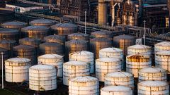 Se acuerda la mayor liberación de reservas estratégicas de petróleo de la historia, 400 millones de barriles