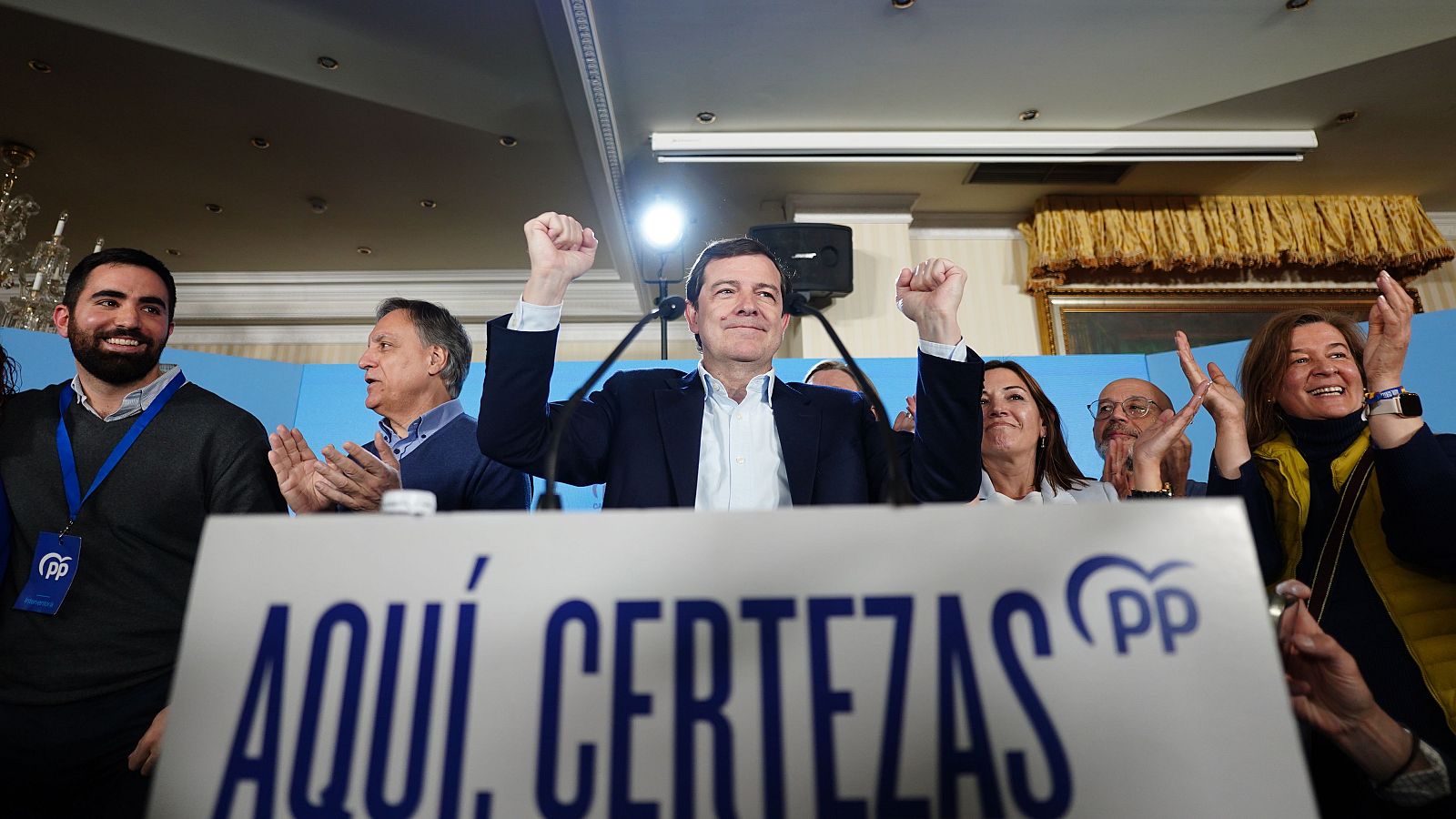 Resultados elecciones Castilla y León 2026: El candidato del PP a la reelección, Alfonso Fernández Mañueco, interviene en la noche electoral.