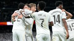 El Real Madrid golea 4-1 al Elche para seguir enganchado a la Liga mientras tiene la mente en Manchester