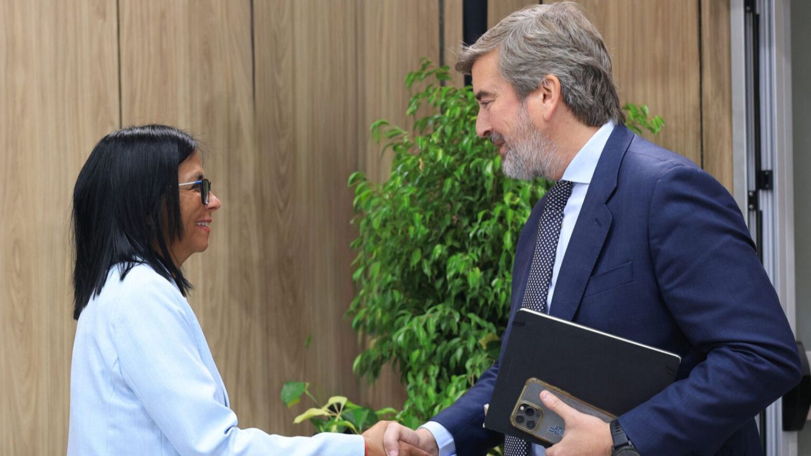 El Gobierno de Venezuela firma un acuerdo con Repsol para "garantizar el suministro de gas"