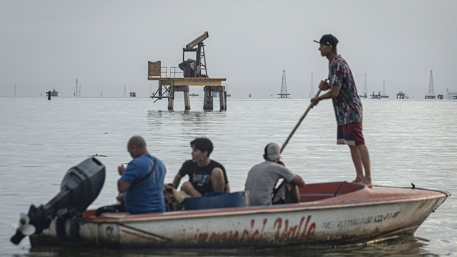 EE.UU. emite licencia para permitir a sus empresas explotar y comerciar crudo venezolano