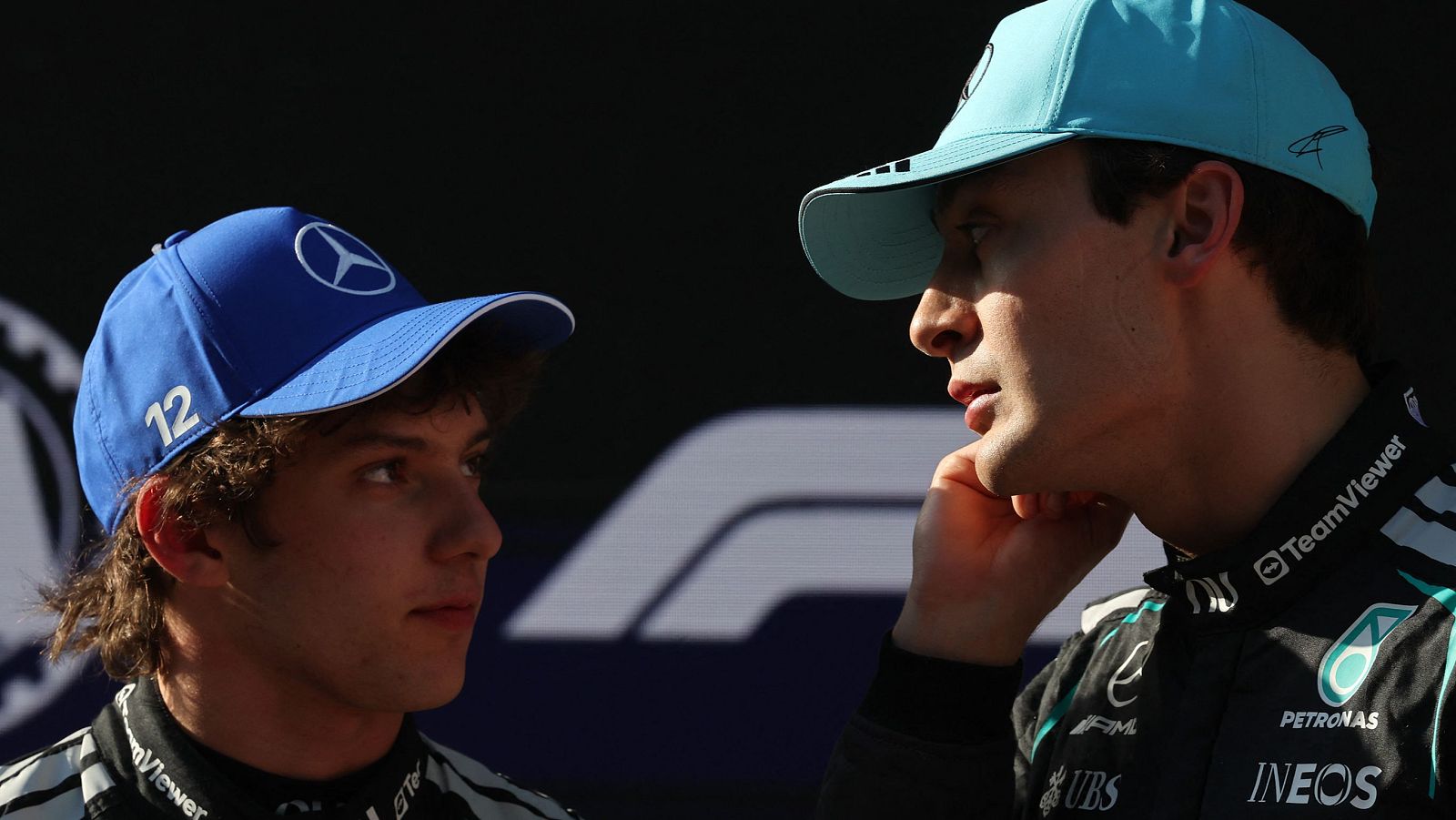 Russell reina en la carrera sprint del GP de China de F1 y Antonelli logra una pole histórica