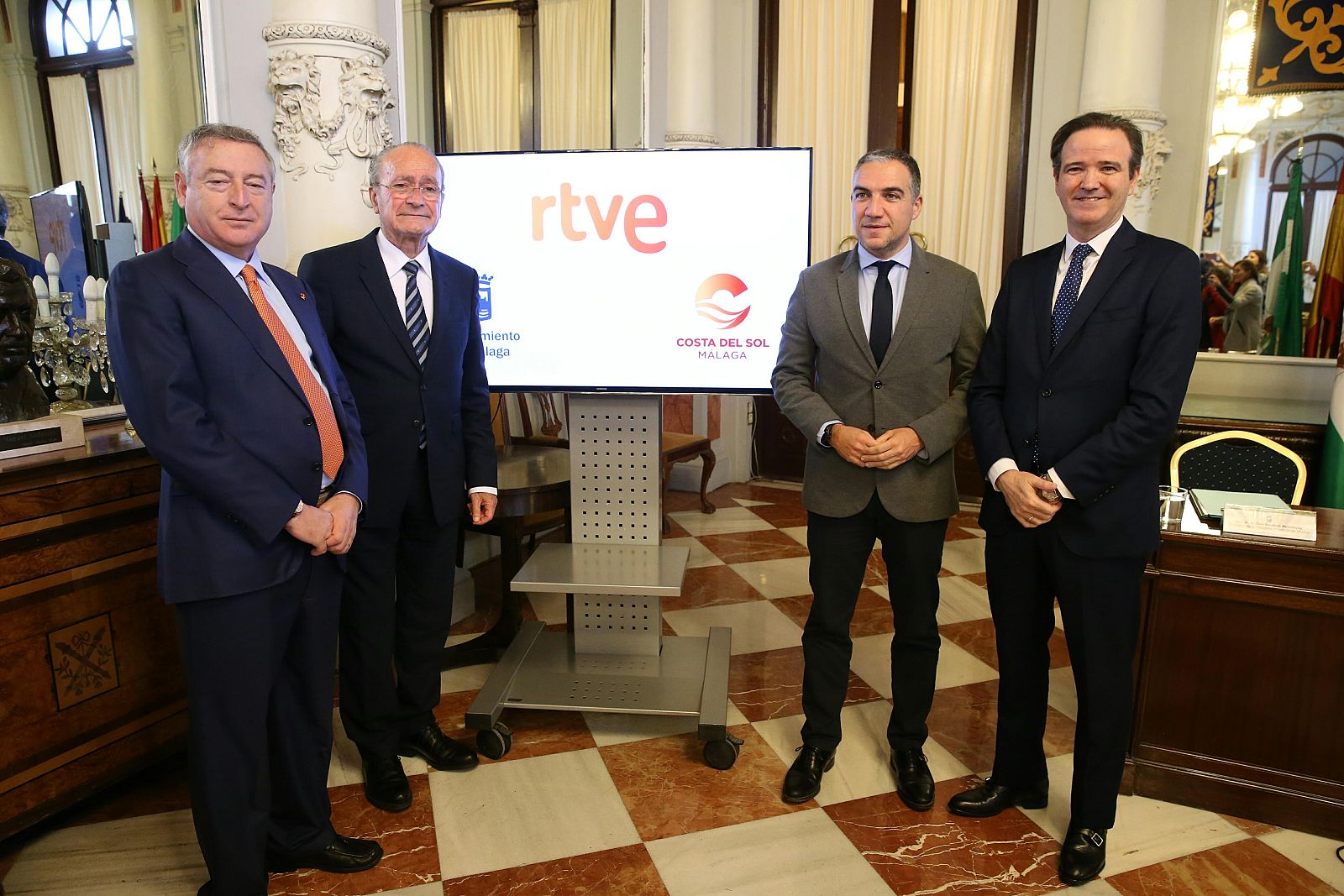 José Anotnio Sánchez, Franciso de la Torre, Elías Bendodod y Pablo Atencia, tras la firma del convenio