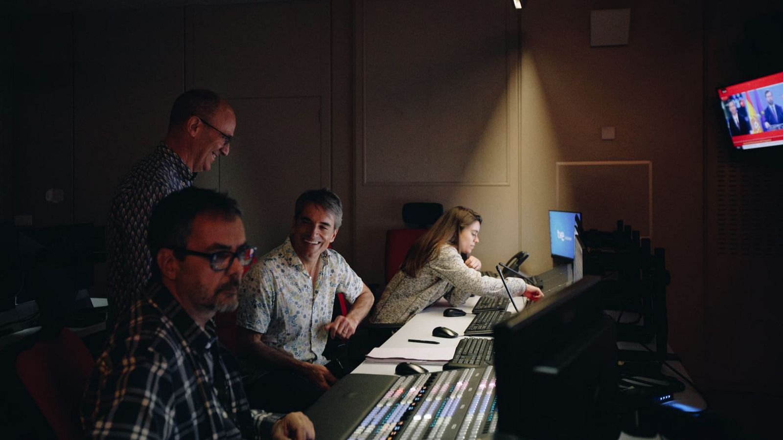 Trabajadores de RTVE en un control de realización