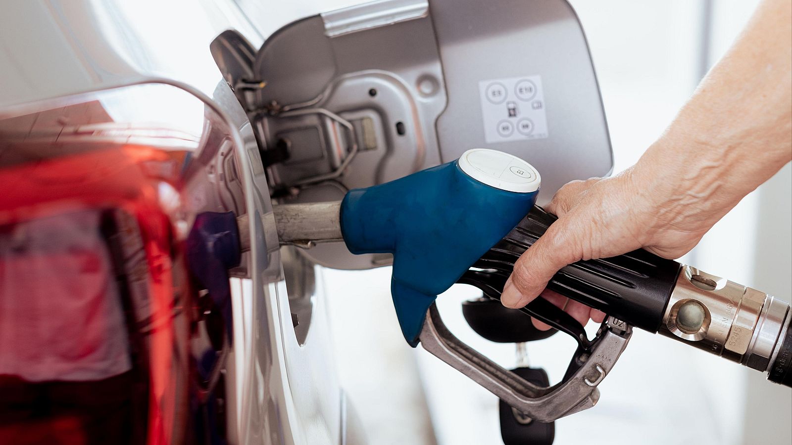 España liberará 11,5 millones de barriles de petróleo de sus reservas estratégicas