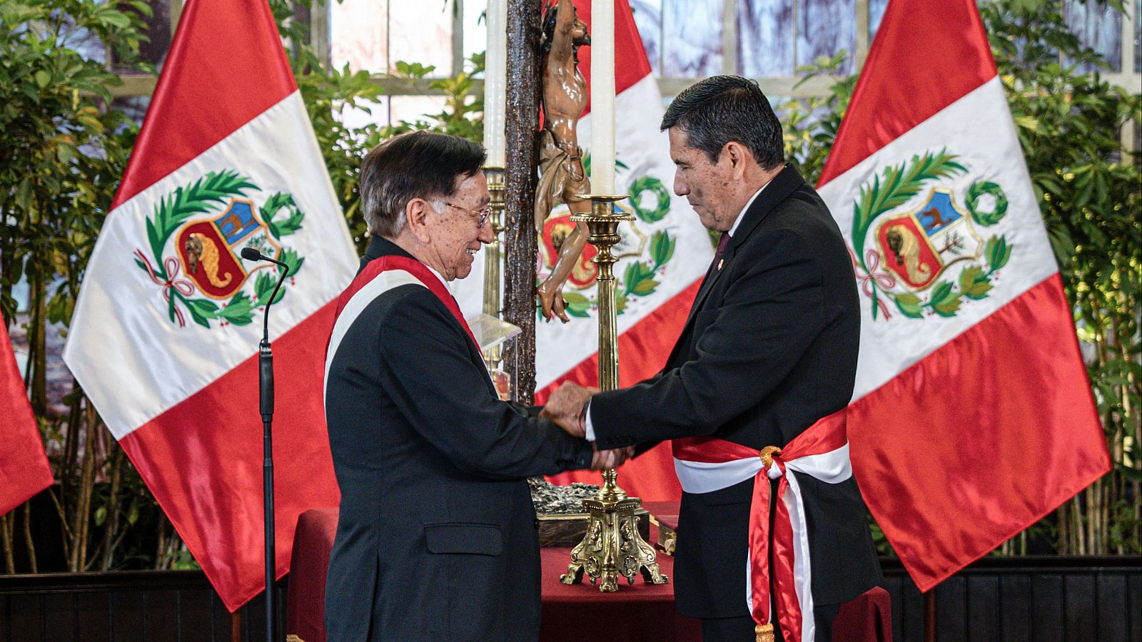 El presidente de Perú hace seis cambios en su Gobierno, incluido el primer ministro, tras tres semanas de mandato