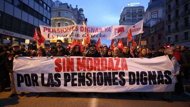 Miles de personas se manifiestan en Madrid en contra de la 'ley mordaza' y por unas pensiones dignas