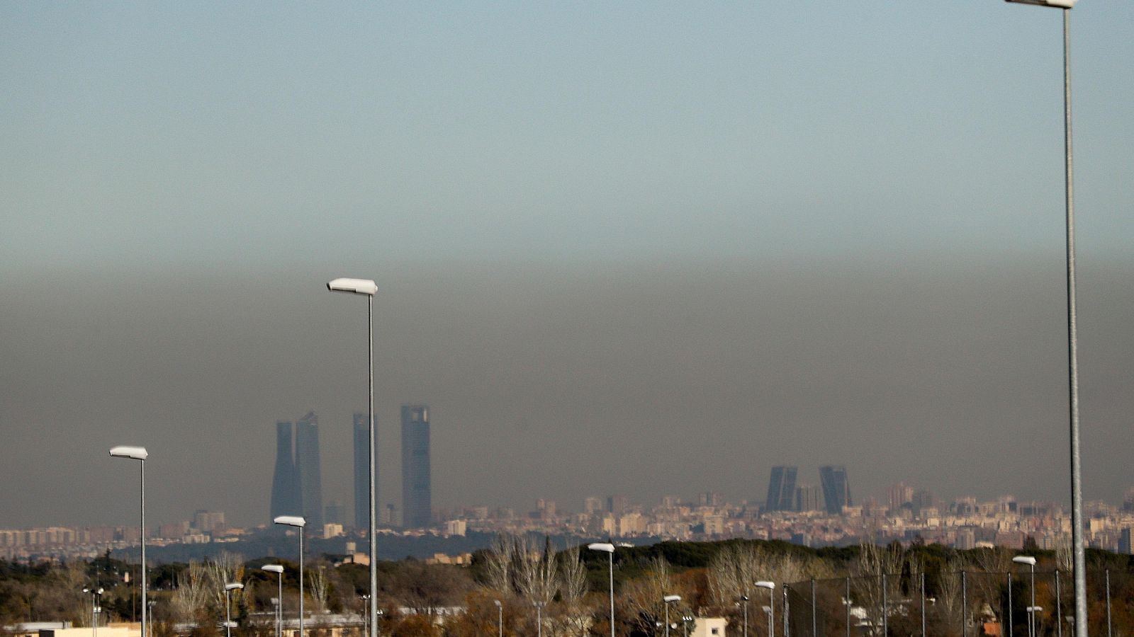 Vista de la capa de contaminación sobre Madrid en una imagen de archivo