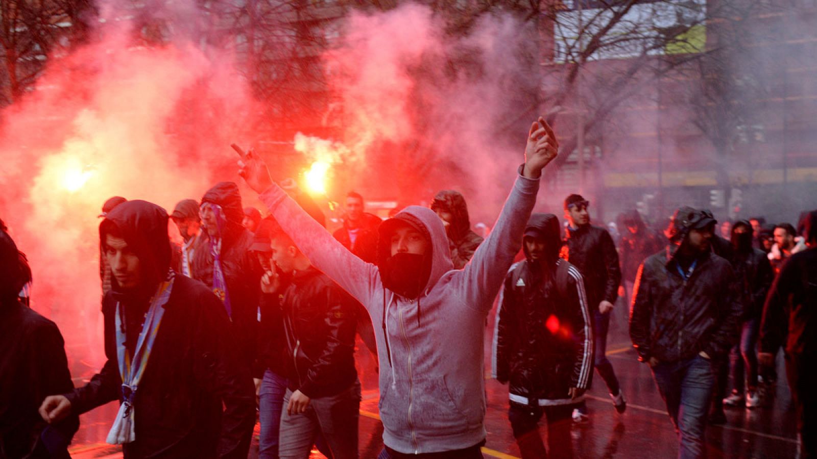 Aficionados antes del partido en San Mamés del Athletic de Bilbao y el Olympique de Marsella