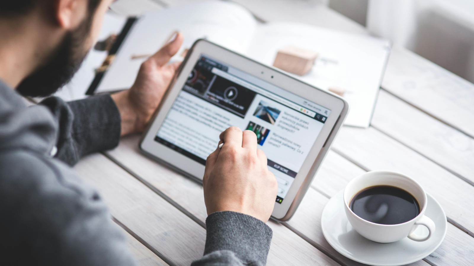 Cómo identificar una noticia falsa: señales y herramientas básicas