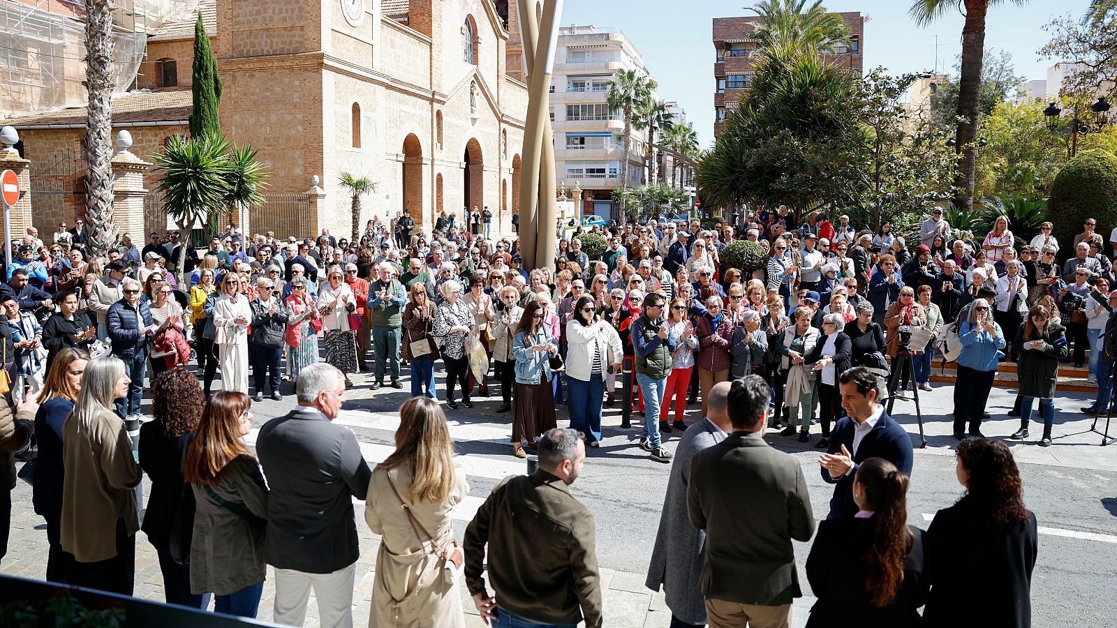 Homenajes en Torrevieja y Zaragoza a la niña y a la mujer asesinadas por la violencia machista