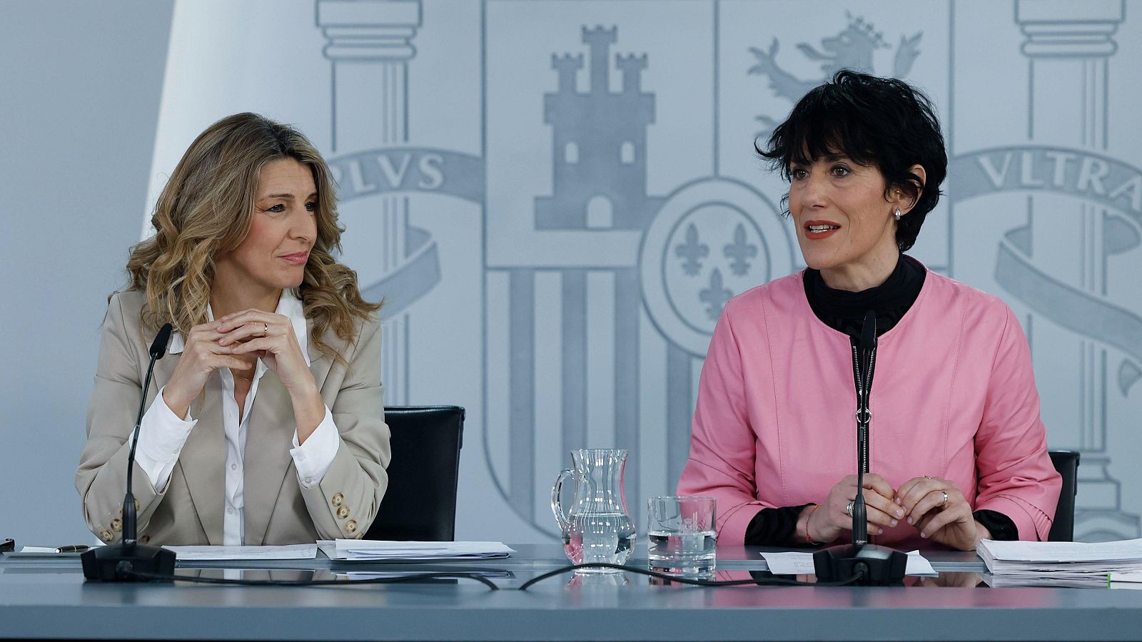 La ministra Portavoz, Elma Saiz, y la vicepresidenta segunda y ministra de Trabajo y Economía Social, Yolanda Díaz,