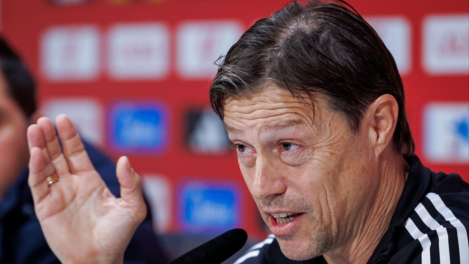 El Sevilla destituye a Matías Almeida