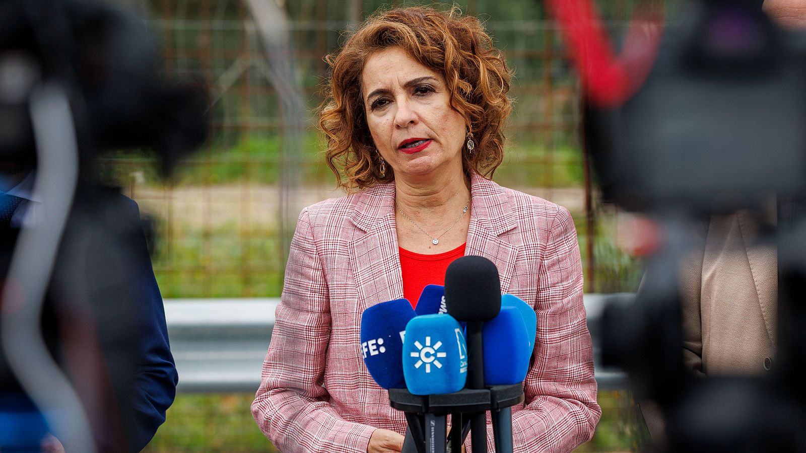 La candidatura de Montero a las andaluzas obliga a Sánchez a relevar a una de sus personas de máxima confianza  Pedro Sánchez y las vicepresidentas María Jesús Montero y Yolanda Díaz durante el pleno del Congreso