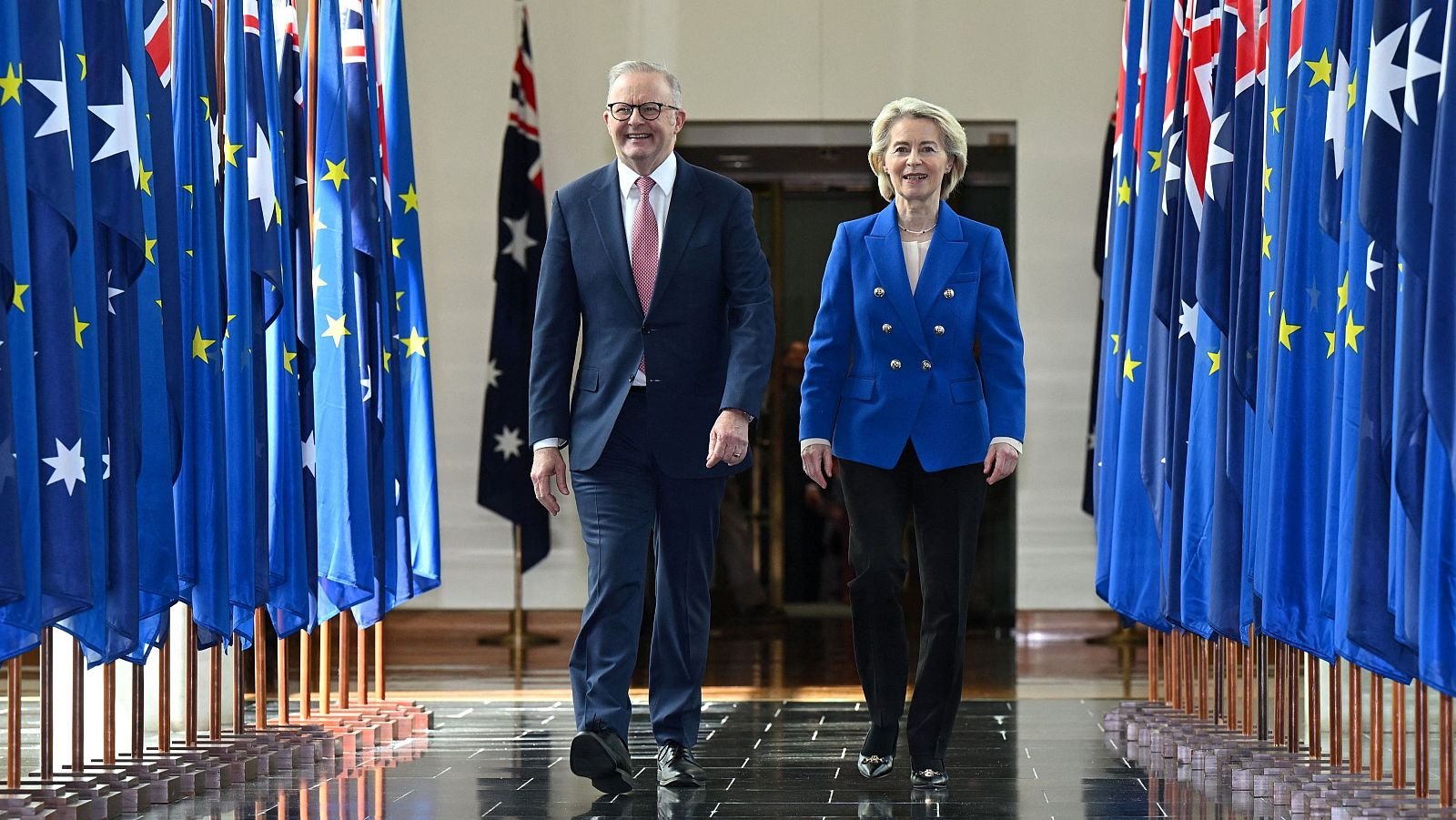 La Unión Europea y Australia sellan un acuerdo comercial, firmado por Anthony Albanese y Ursula von der Leyen en Canberra