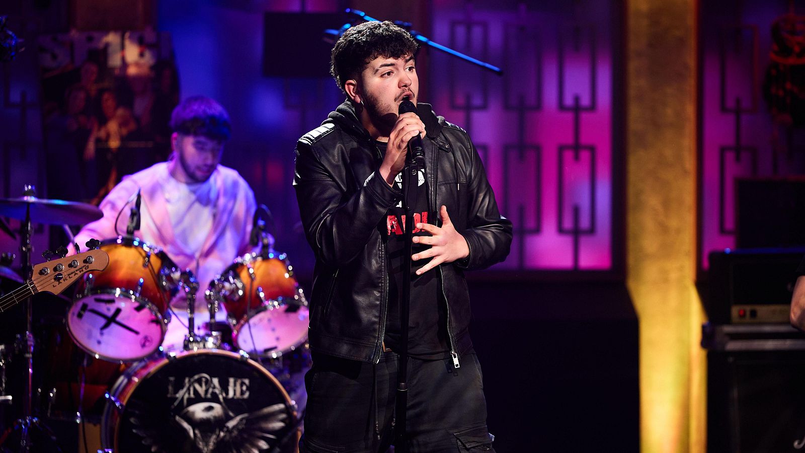 Aarón Romero, líder de Linaje e hijo de Kutxi Romero, vocalista de los Marea, en La Revuelta 24/03/26