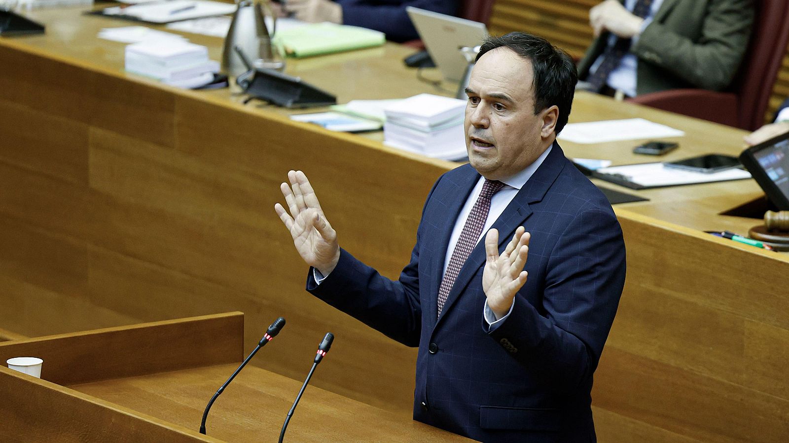 El president de la Generalitat Valenciana, Juanfran Pérez Llorca, en una comparecencia en el pleno de Les Corts Valencianes.