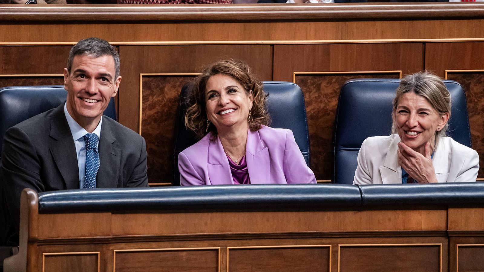 El president del Govern, Pedro Sánchez; la vicepresidenta primera i ministra d'Hisenda, María Jesús Montero, i la vicepresidenta segona i ministra de Treball i Economia Social, Yolanda Díaz