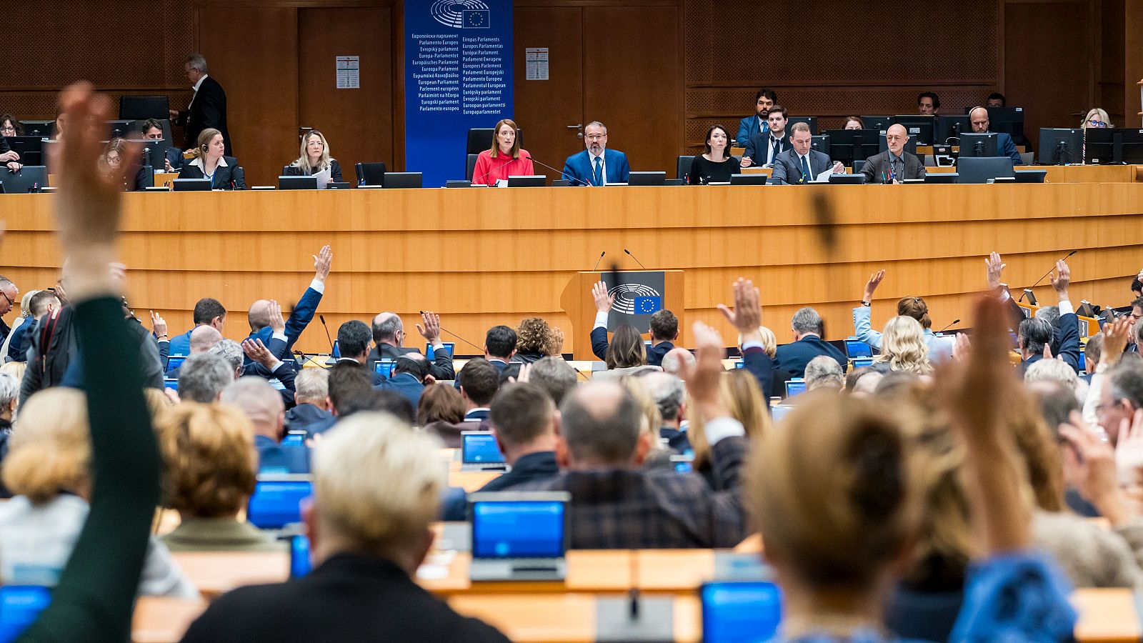 Imagen de eurodiputados votando en el Parlamento Europeo