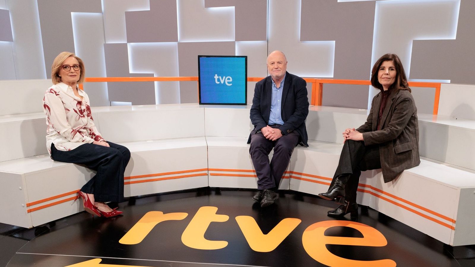 Beatriz Ariño con Pilar Sánchez-García y Xavier Obach