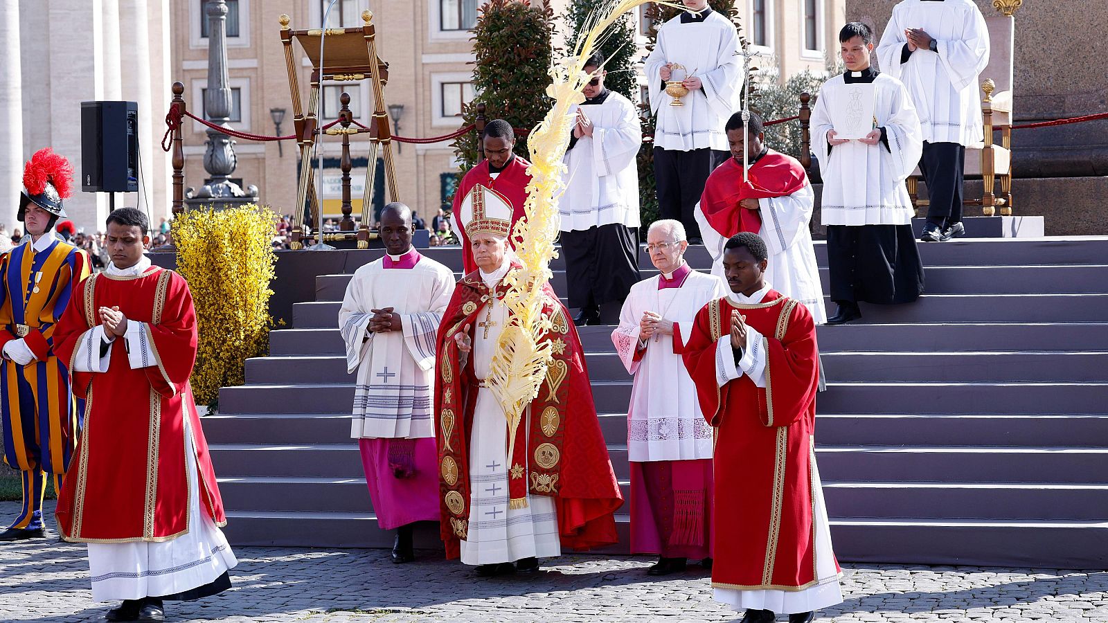 El papa hace un llamamiento a la paz en su primer Domingo de Ramos
