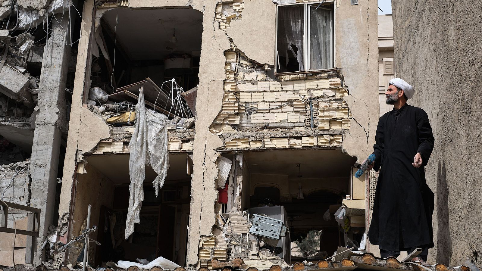 Israel bombardea instalaciones siderúrgicas, energéticas y nucleares de Irán