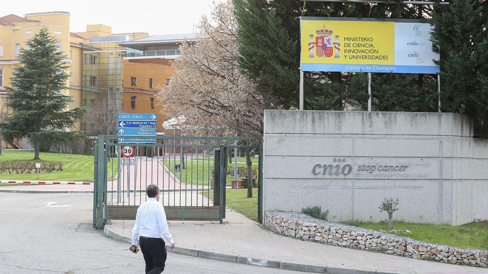 La Policía precinta varios almacenes del CNIO como parte de la investigación por la presunta trama de corrupción