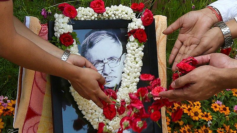 Las cenizas de Stephen Hawking se enterrarán en Westminster junto a los restos de Newton