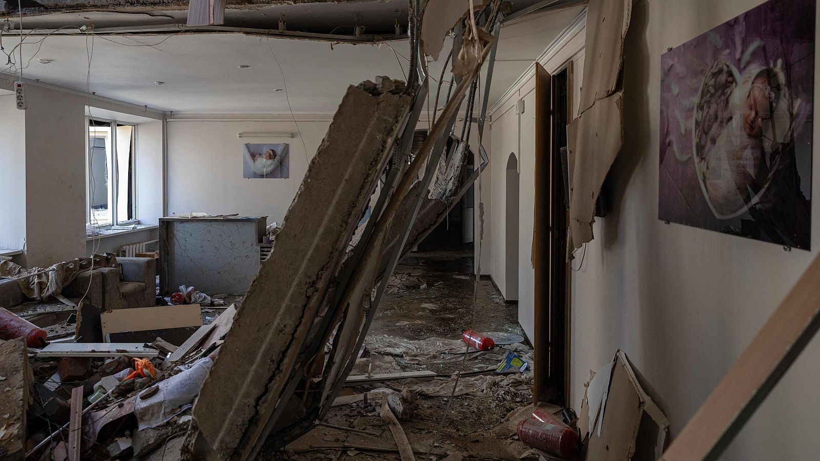 Dos muertos y al menos once heridos en ataque nocturno ruso contra Odesa