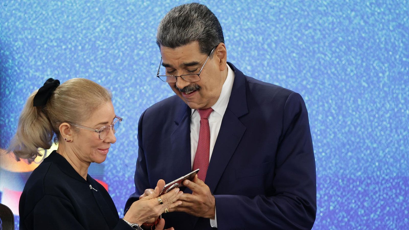 Maduro y su esposa llaman a la paz y la unión de Venezuela en su primer mensaje tras su captura: "Estamos firmes y serenos"