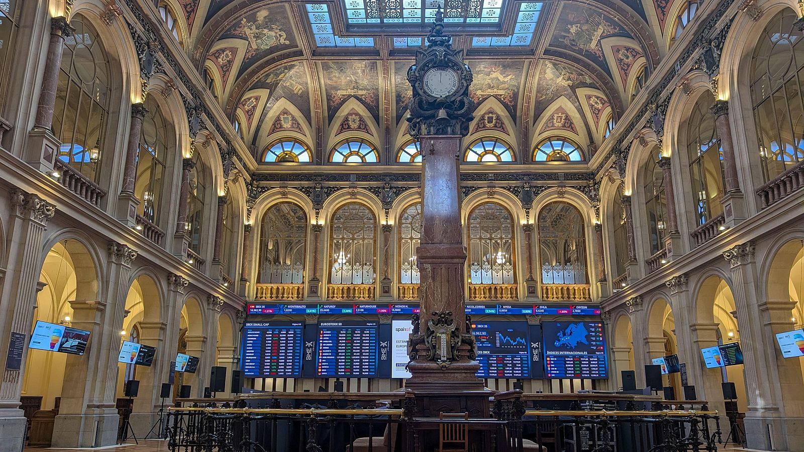 La tensión en Irán condiciona el Ibex 35: abre con caídas aunque intenta remontar levemente este lunes.